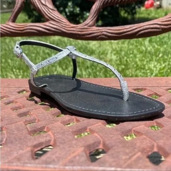 NWT Marc Fisher Studded Metallic Silver Leather Thong Ankle Strap Sandal
