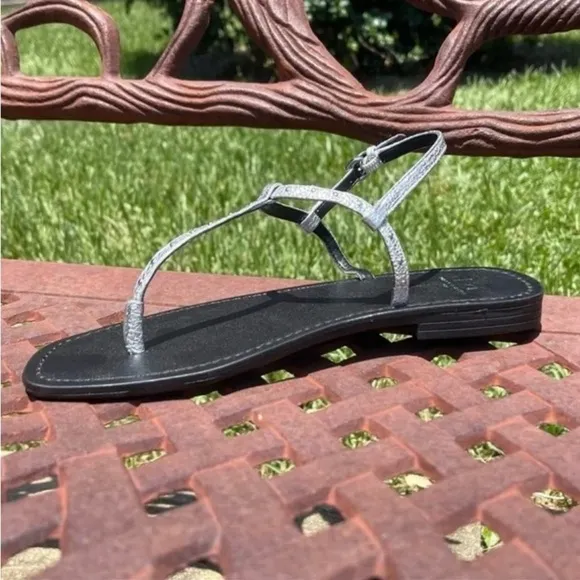 NWT Marc Fisher Studded Metallic Silver Leather Thong Ankle Strap Sandal
