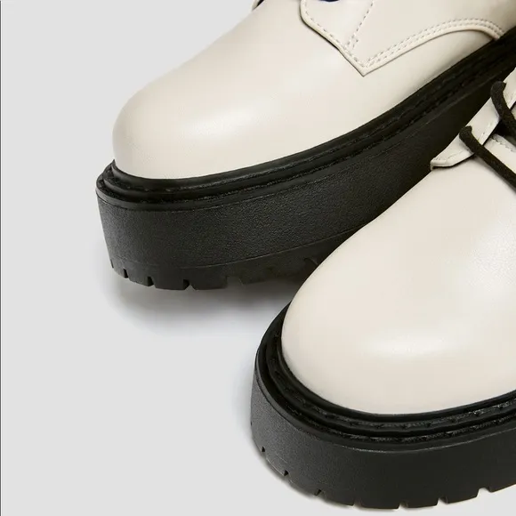 NWT. Pull&amp;Bear White Ankle Boots with Chunky Sole. Size 6.