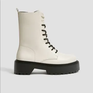 NWT. Pull&amp;Bear White Ankle Boots with Chunky Sole. Size 6.