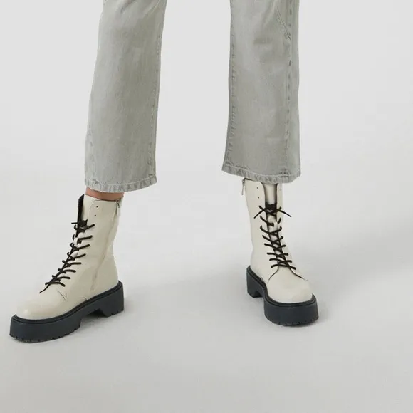 NWT. Pull&amp;Bear White Ankle Boots with Chunky Sole. Size 6.