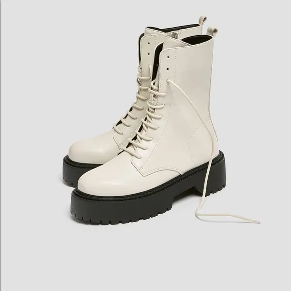 NWT. Pull&amp;Bear White Ankle Boots with Chunky Sole. Size 6.