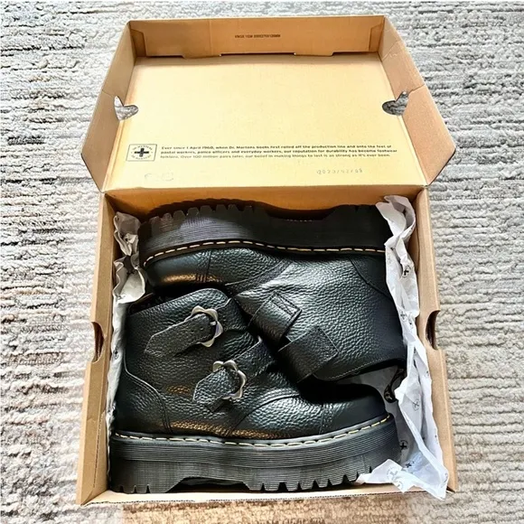 NWT RARE Dr. Martens Devon Flower Black Buckle Leather Platform Boots Size 8