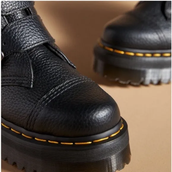 NWT RARE Dr. Martens Devon Flower Black Buckle Leather Platform Boots Size 8