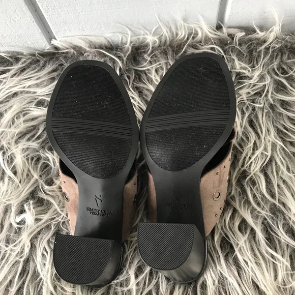 NWT Simply Vera Svnikkitaupe Sandals
