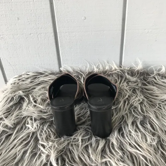 NWT Simply Vera Svnikkitaupe Sandals