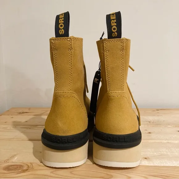 NWT Sorel Hi-Line Women’s Lace Up Waterproof Suede Boots Size 8