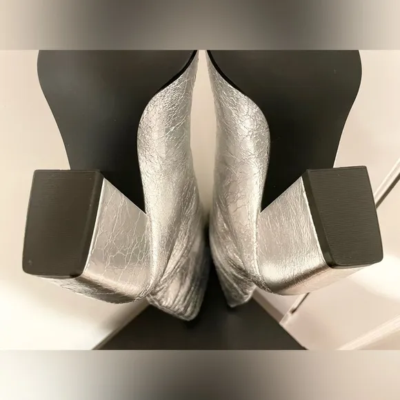 NWT Steve Madden Croft silver foil pointed toe knee high boots, sz 8.