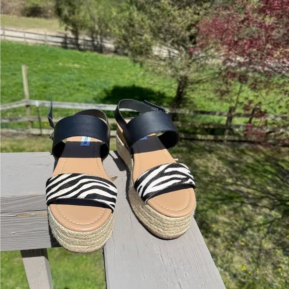NWT • Steve Madden / Zebra Print and Black Espadrille Wedge Sandals SIZE 10