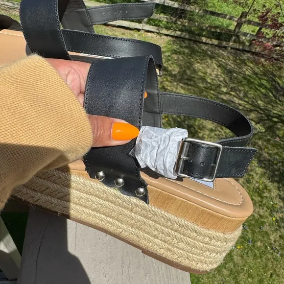 NWT • Steve Madden / Zebra Print and Black Espadrille Wedge Sandals SIZE 10