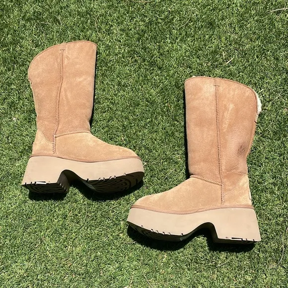 NWT UGG Classic New Heights Cuffable Boots!