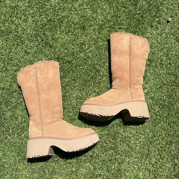 NWT UGG Classic New Heights Cuffable Boots!