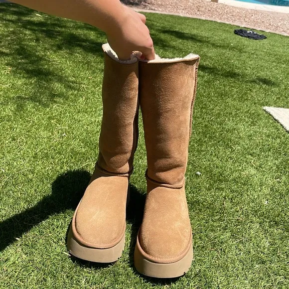 NWT UGG Classic New Heights Cuffable Boots!