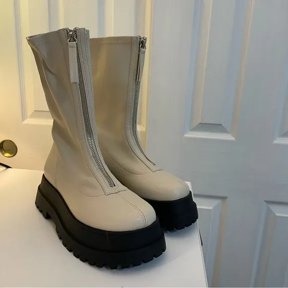 NWT Urban Outfitters Cream Zola Faux Leather Zip Chunky Platform Boot Combat 6