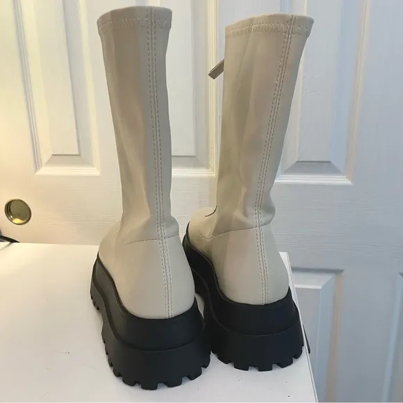 NWT Urban Outfitters Cream Zola Faux Leather Zip Chunky Platform Boot Combat 6