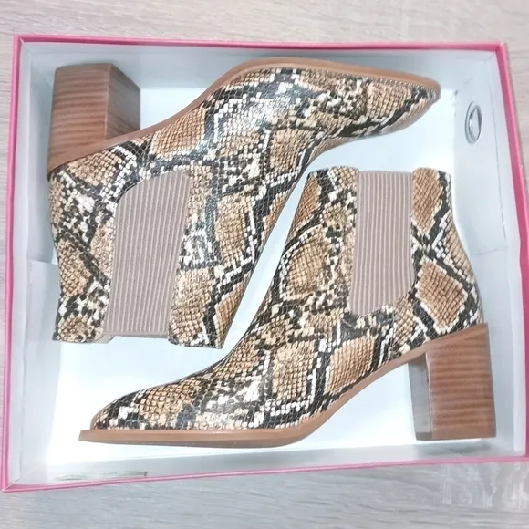 NWT Vince Camuto Ankle Boots