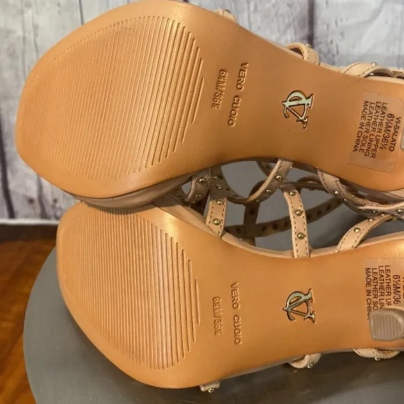 NWT VINCE CAMUTO STRAPPY STUDDED SALATO SANDALS