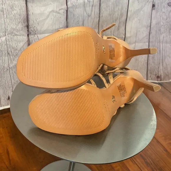NWT VINCE CAMUTO STRAPPY STUDDED SALATO SANDALS
