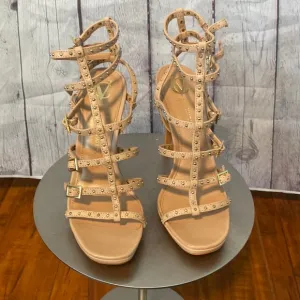 NWT VINCE CAMUTO STRAPPY STUDDED SALATO SANDALS