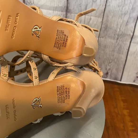 NWT VINCE CAMUTO STRAPPY STUDDED SALATO SANDALS