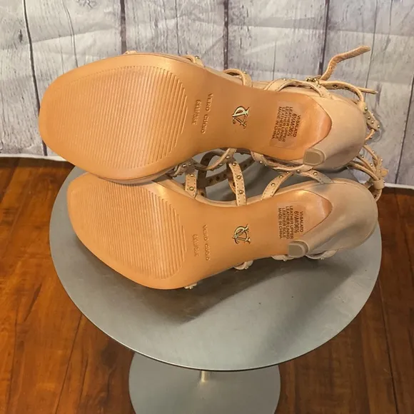 NWT VINCE CAMUTO STRAPPY STUDDED SALATO SANDALS