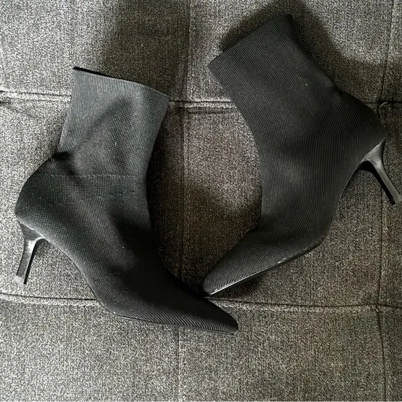 Oak   Fort Women’s Pointed-Toe Sock Boots in Black Size 5