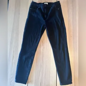 Pistola Audrey Mid Rise Skinny - Dark Vinyl Black - Size 30