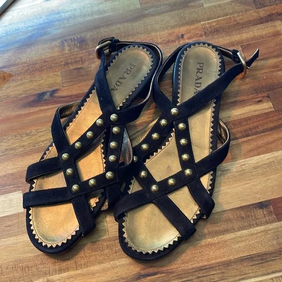 Prada Calzatura Donna Black Suede Gold Tone Studded Accent Sandals. P73/A245M