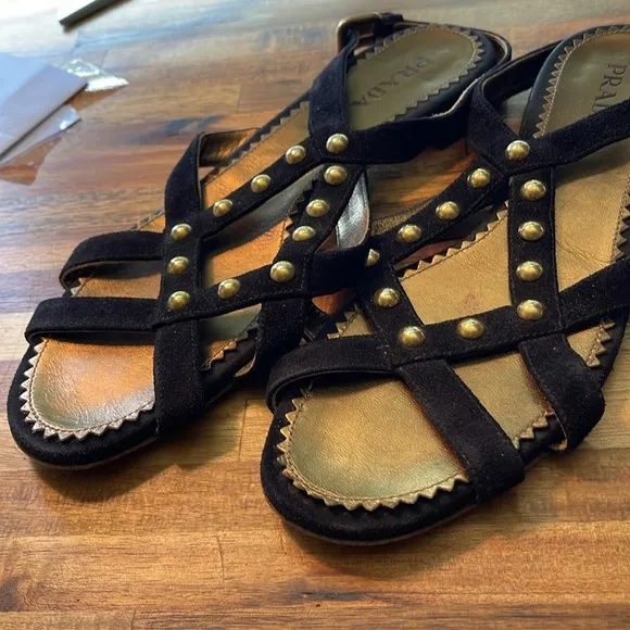 Prada Calzatura Donna Black Suede Gold Tone Studded Accent Sandals. P73/A245M