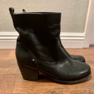 𝅺rag &amp; BONE New York Handmade Goodyear leather ankle boots. Size 37.