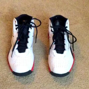 Reebok boys basketball sneakers