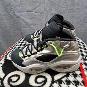 Reebok Question Minions Mens Size 10 Gru's Lab Iverson Basketball Sneakers