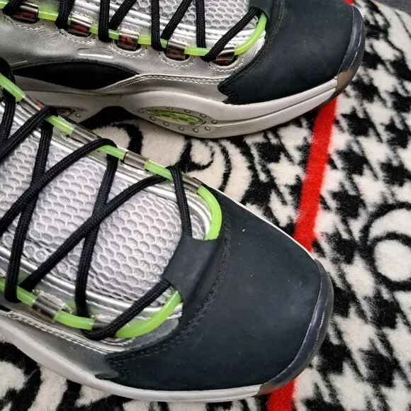 Reebok Question Minions Mens Size 10 Gru's Lab Iverson Basketball Sneakers