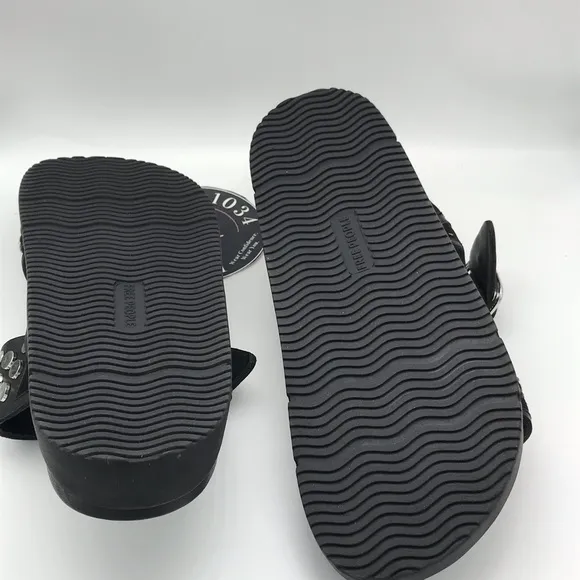 Revelry Studded Sandals SIZE 9   NIB BLACK