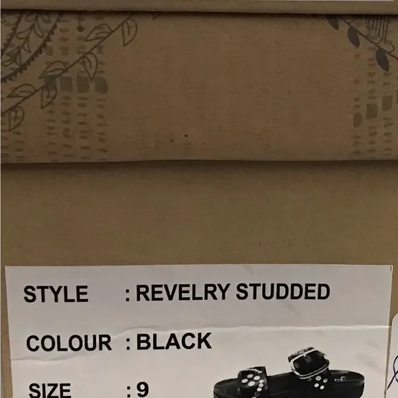 Revelry Studded Sandals SIZE 9   NIB BLACK