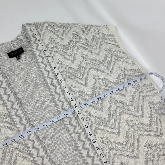 Romeo   Juliet Couture Fringe Poncho Cardigan Sz M