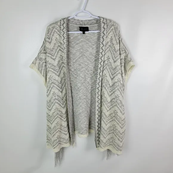 Romeo   Juliet Couture Fringe Poncho Cardigan Sz M