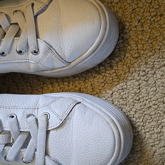 Roxy Womens White Sneakers 6.5 Bessie style Platform Lace Up Shoe Athleisure