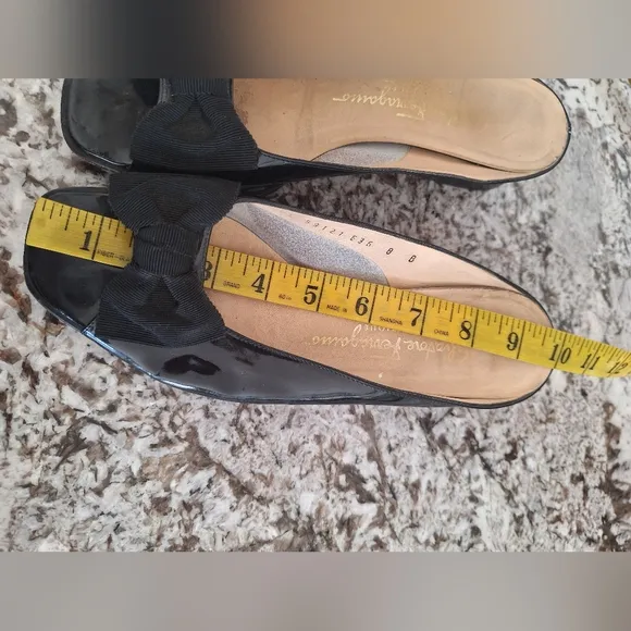 SALVATORE FERRAGAMO Boutique Patent Leather Bow Sandals Size 8