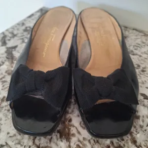 SALVATORE FERRAGAMO Boutique Patent Leather Bow Sandals Size 8