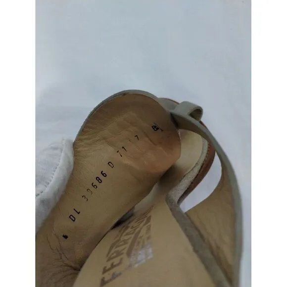 Salvatore‎ Ferragamo Women's Leather T-Strap Sandals Size 7 Olive Green