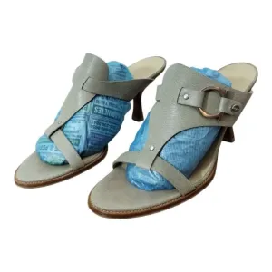 Salvatore‎ Ferragamo Women's Leather T-Strap Sandals Size 7 Olive Green