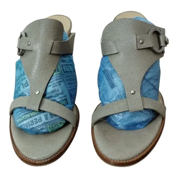 Salvatore‎ Ferragamo Women's Leather T-Strap Sandals Size 7 Olive Green
