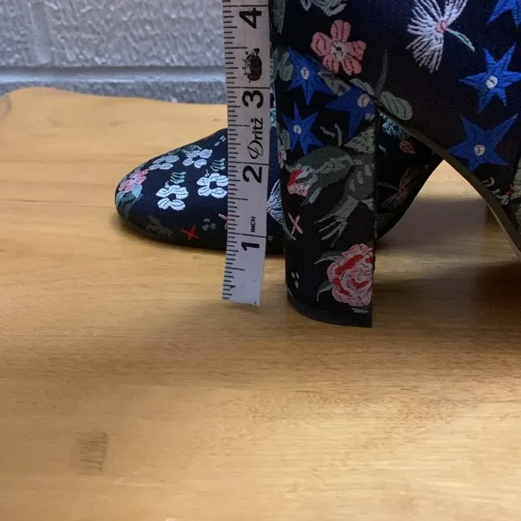 SAM EDELMAN Cambell boots women size 6.5 chunky heels zip Floral Embroidered EUC