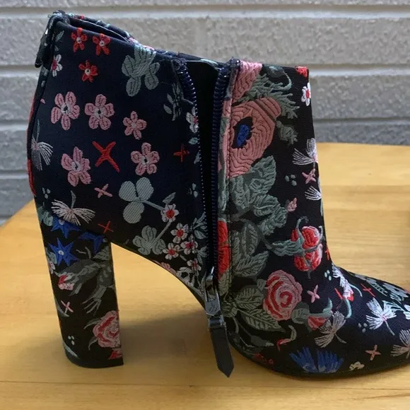 SAM EDELMAN Cambell boots women size 6.5 chunky heels zip Floral Embroidered EUC