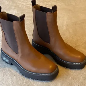 Sam Edelman Laguna Boot towny brown waterproof leather Chelsea boot.