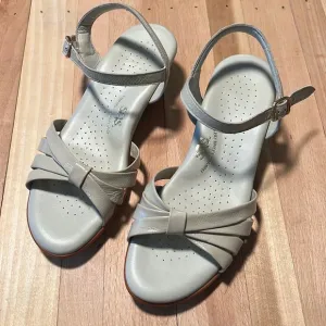 SAS WOMENS STRIPPY BONE PATENT LEATHER SANDALS WEDGE SIZE 7M