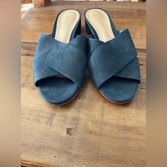 Schultz Women’s Navy Blue Mules/Sandal Size 6B NWOT