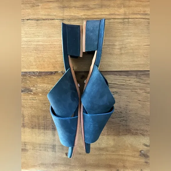 Schultz Women’s Navy Blue Mules/Sandal Size 6B NWOT