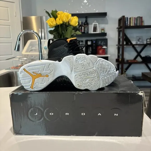 Size 10 - Air Jordan 9 Retro Citrus